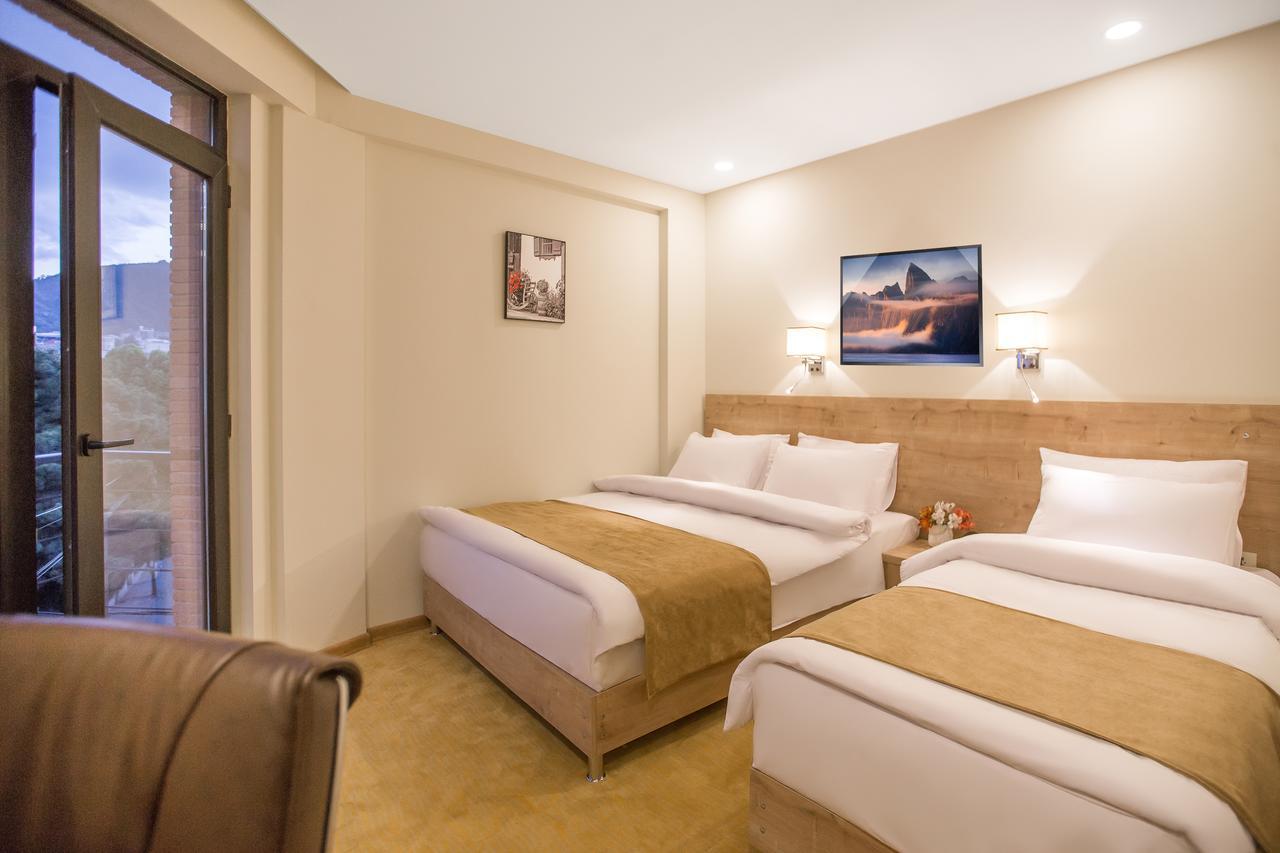 Bridge Boutique Hotel Tbilisi Exterior foto